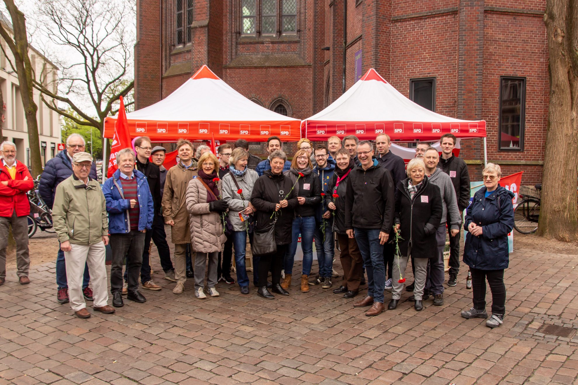  Erster Mai SPD  auf dem Rathausmarkt in Oldenburg stark 